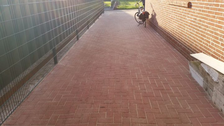 Auffahrt gründlich gereinigt und sichtbar aufgewertet